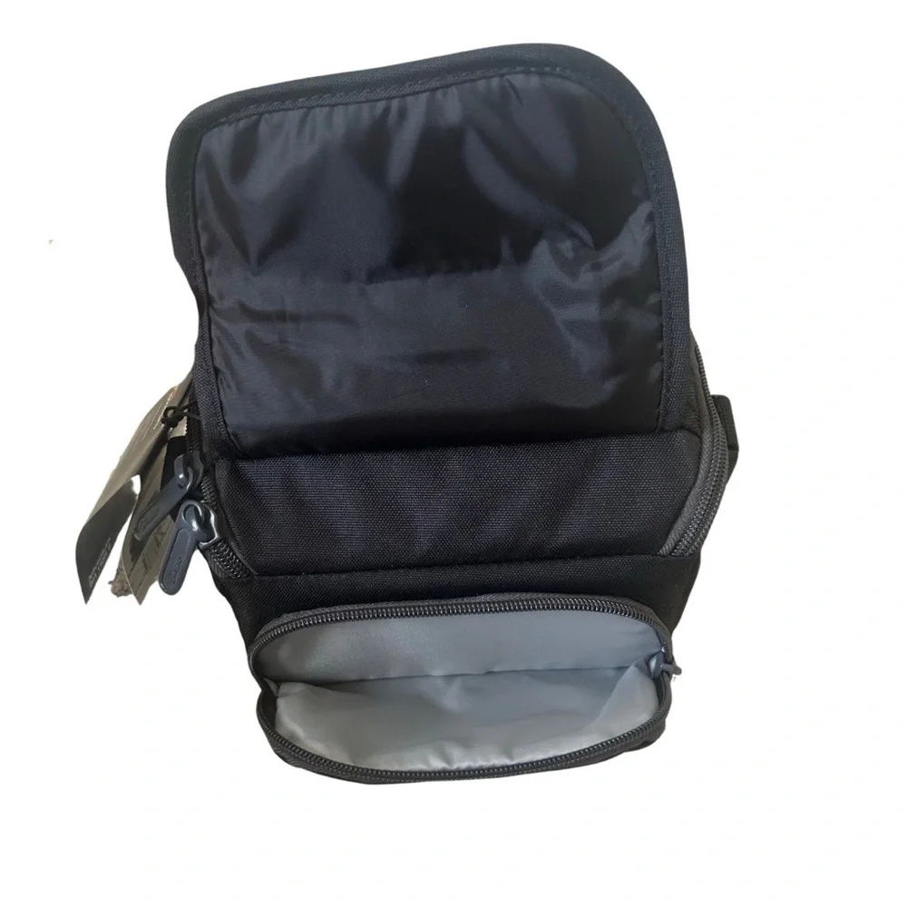 Lowepro Camera Case NWT Carrying Bag Adventura SH 110R II Black and Gray